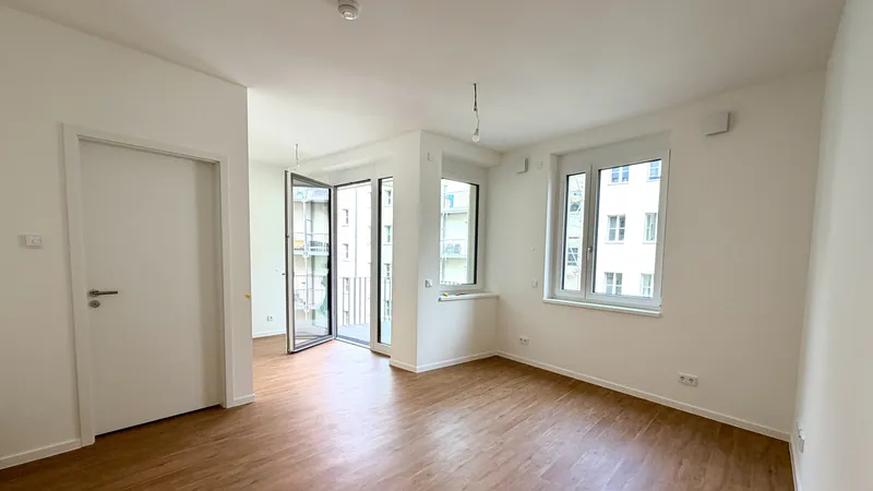 Erstbezug 2026 | Moderne 1-Zimmer-Wohnung mit neuer EBK, Balkon und optionaler Möblierung nahe Ostkr — photo 1